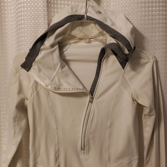 Luluelemon jogging top - Picture 2 of 5